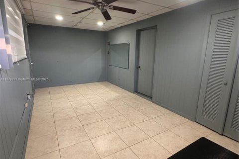 Casa en alquiler en Fort Lauderdale, Florida, 4 dormitorios, 149.39 m2 № 1927037 - foto 23