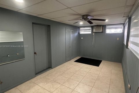 Casa en alquiler en Fort Lauderdale, Florida, 4 dormitorios, 149.39 m2 № 1927037 - foto 24