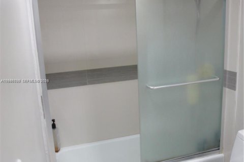 Снять в аренду кондоминиум в Санни-Айлс-Бич, Флорида 1 спальня, 92.9м2, № 2002455 - фото 13