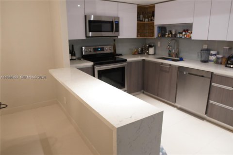 Снять в аренду кондоминиум в Санни-Айлс-Бич, Флорида 1 спальня, 92.9м2, № 2002455 - фото 2