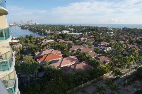 Снять в аренду кондоминиум в Санни-Айлс-Бич, Флорида 1 спальня, 92.9м2, № 2002455 - фото 8
