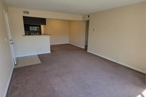 Condo in Saint Petersburg, Florida, 1 bedroom  № 1589633 - photo 6