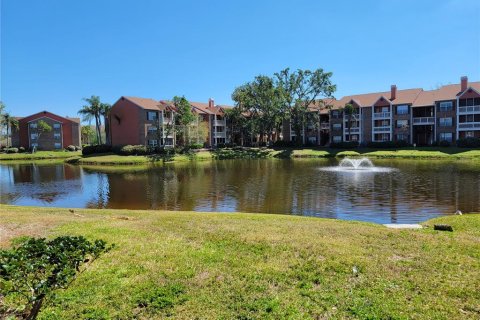 Condo in Saint Petersburg, Florida, 1 bedroom  № 1589633 - photo 9