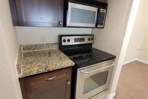 Condo in Saint Petersburg, Florida, 1 bedroom  № 1589633 - photo 11