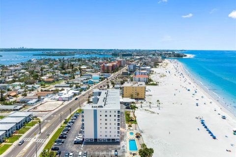 Condo in Madeira Beach, Florida, 2 bedrooms  № 1769329 - photo 3