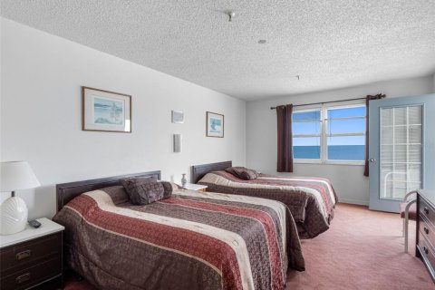 Condo in Madeira Beach, Florida, 2 bedrooms  № 1769329 - photo 25
