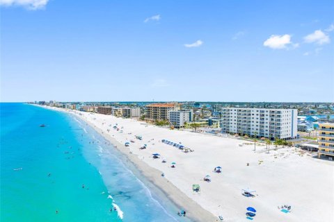 Condo in Madeira Beach, Florida, 2 bedrooms  № 1769329 - photo 8