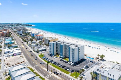 Condo in Madeira Beach, Florida, 2 bedrooms  № 1769329 - photo 2