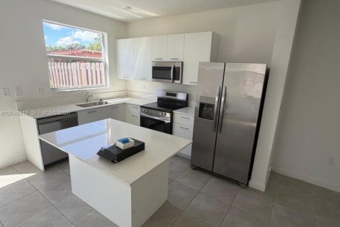 Touwnhouse à louer à Miami, Floride: 3 chambres, 127.55 m2 № 2240817 - photo 4