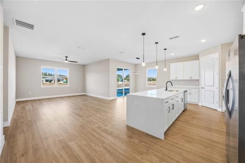 Casa en venta en Winter Haven, Florida, 4 dormitorios, 234.3 m2 № 2294768 - foto 10