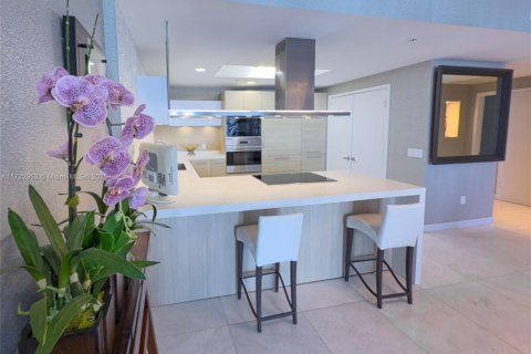 Condo in North Miami Beach, Florida, 2 bedrooms  № 1482637 - photo 8