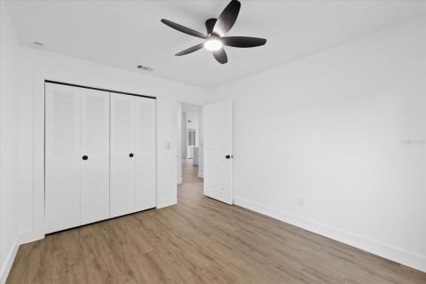 House in Tampa, Florida 4 bedrooms, 158.12 sq.m. № 2215969 - photo 26