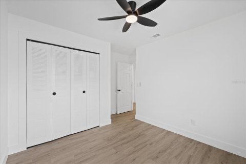 House in Tampa, Florida 4 bedrooms, 158.12 sq.m. № 2215969 - photo 25