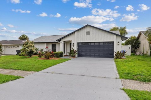 House in Tampa, Florida 4 bedrooms, 158.12 sq.m. № 2215969 - photo 4