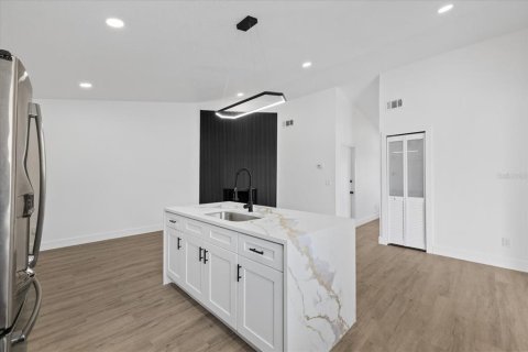 House in Tampa, Florida 4 bedrooms, 158.12 sq.m. № 2215969 - photo 15