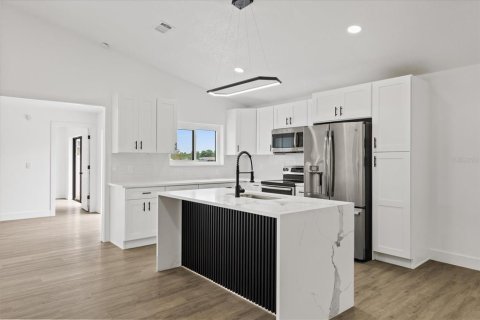 House in Tampa, Florida 4 bedrooms, 158.12 sq.m. № 2215969 - photo 14