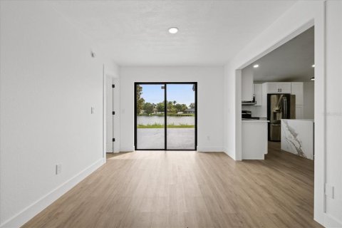 House in Tampa, Florida 4 bedrooms, 158.12 sq.m. № 2215969 - photo 10