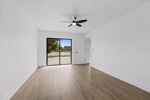 House in Tampa, Florida 4 bedrooms, 158.12 sq.m. № 2215969 - photo 23