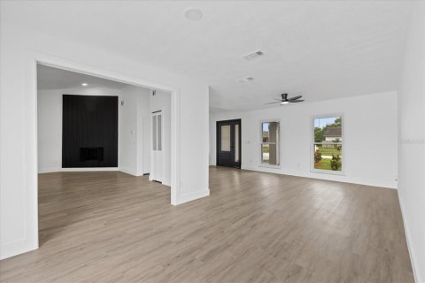 House in Tampa, Florida 4 bedrooms, 158.12 sq.m. № 2215969 - photo 7