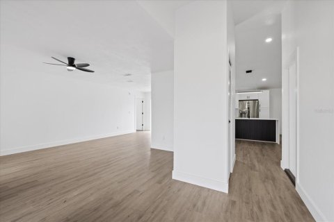 House in Tampa, Florida 4 bedrooms, 158.12 sq.m. № 2215969 - photo 9