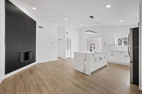 House in Tampa, Florida 4 bedrooms, 158.12 sq.m. № 2215969 - photo 11