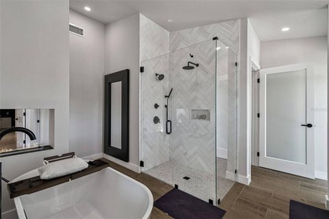 Casa en venta en Tampa, Florida, 4 dormitorios, 288.93 m2 № 2150482 - foto 28