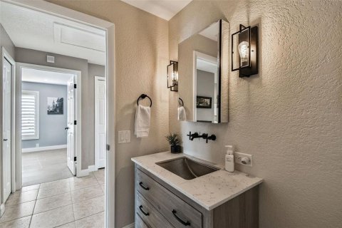 Casa en venta en Tampa, Florida, 4 dormitorios, 288.93 m2 № 2150482 - foto 16