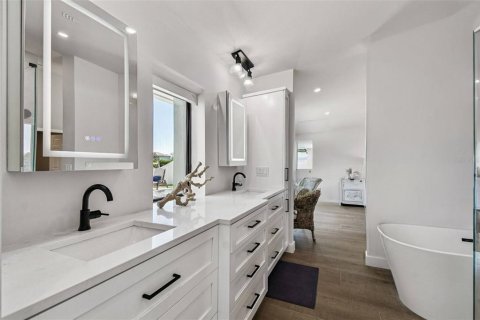Casa en venta en Tampa, Florida, 4 dormitorios, 288.93 m2 № 2150482 - foto 27