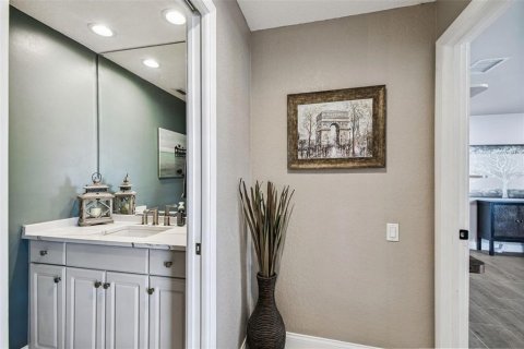 Casa en venta en Tampa, Florida, 4 dormitorios, 288.93 m2 № 2150482 - foto 11