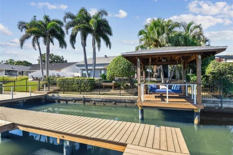 Casa en venta en Tampa, Florida, 4 dormitorios, 288.93 m2 № 2150482 - foto 7