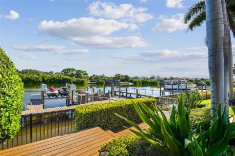 Casa en venta en Tampa, Florida, 4 dormitorios, 288.93 m2 № 2150482 - foto 5