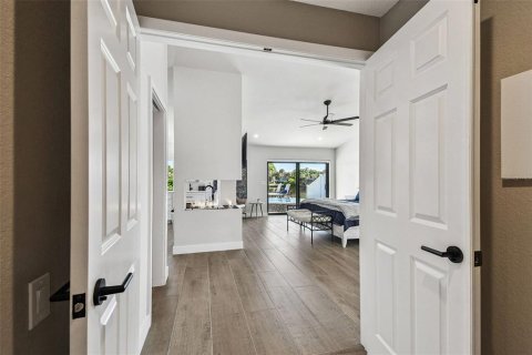 Casa en venta en Tampa, Florida, 4 dormitorios, 288.93 m2 № 2150482 - foto 20