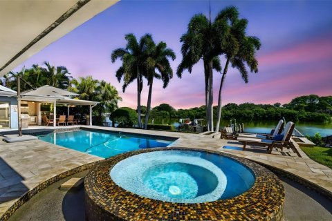 Casa en venta en Tampa, Florida, 4 dormitorios, 288.93 m2 № 2150482 - foto 2