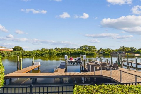 Casa en venta en Tampa, Florida, 4 dormitorios, 288.93 m2 № 2150482 - foto 4