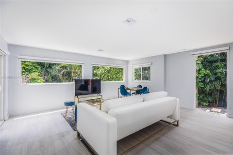 Снять в аренду квартиру в Майами, Флорида 2 спальни, 93.83м2, № 1956432 - фото 3