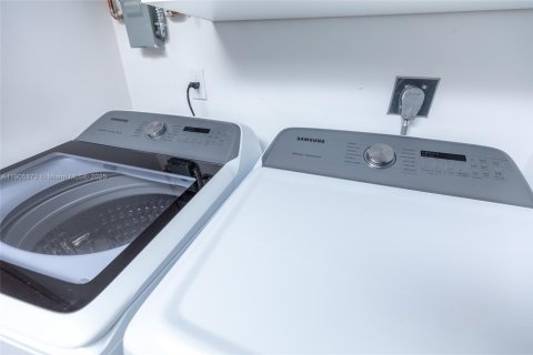 Снять в аренду квартиру в Майами, Флорида 2 спальни, 93.83м2, № 1956432 - фото 13