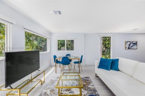 Снять в аренду квартиру в Майами, Флорида 2 спальни, 93.83м2, № 1956432 - фото 4