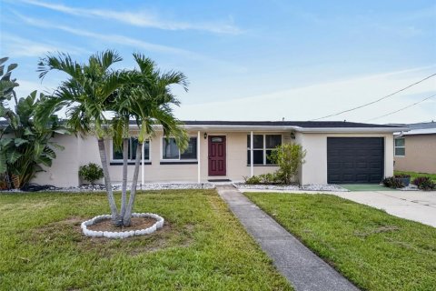 Casa en Port Charlotte, Florida 3 dormitorios, 144.56 m2 № 2379132