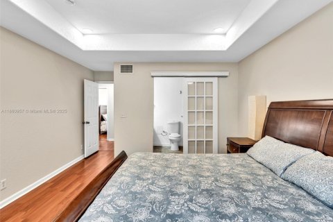 Townhouse in Weston, Florida 2 bedrooms, 107.3 sq.m. № 1891880 - photo 17