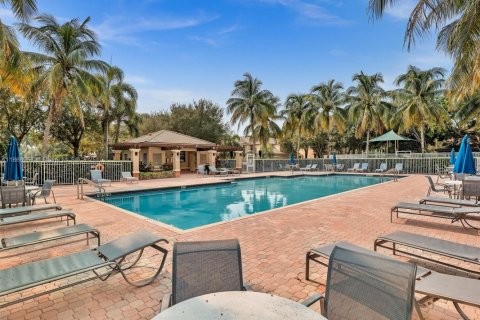 Townhouse in Weston, Florida 2 bedrooms, 107.3 sq.m. № 1891880 - photo 30