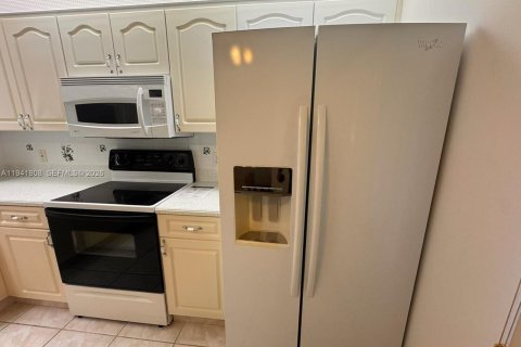 Condominio en venta en Pembroke Pines, Florida, 1 dormitorio, 95.97 m2 № 2090454 - foto 7
