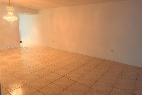 Condominio en venta en Pembroke Pines, Florida, 1 dormitorio, 95.97 m2 № 2090454 - foto 9