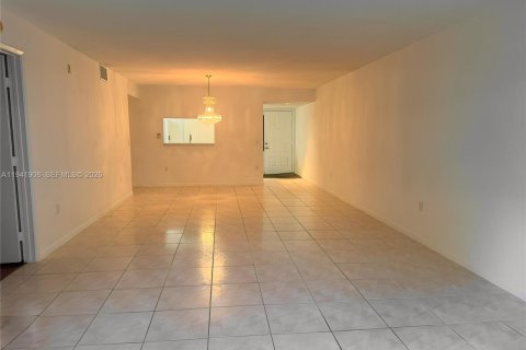 Condominio en venta en Pembroke Pines, Florida, 1 dormitorio, 95.97 m2 № 2090454 - foto 8