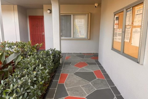 Condominio en venta en Pembroke Pines, Florida, 1 dormitorio, 95.97 m2 № 2090454 - foto 19
