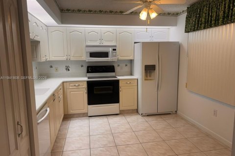 Condominio en venta en Pembroke Pines, Florida, 1 dormitorio, 95.97 m2 № 2090454 - foto 6