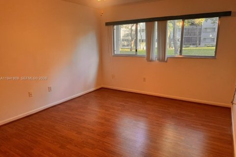Condominio en venta en Pembroke Pines, Florida, 1 dormitorio, 95.97 m2 № 2090454 - foto 13
