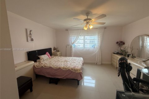 Condominio en venta en Hallandale Beach, Florida, 1 dormitorio, 78.69 m2 № 2046658 - foto 6