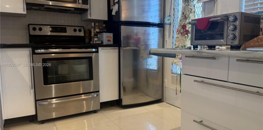 Condominio en Hallandale Beach, Florida, 1 dormitorio  № 2046658