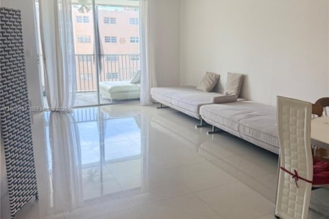 Condominio en venta en Hallandale Beach, Florida, 1 dormitorio, 78.69 m2 № 2046658 - foto 2