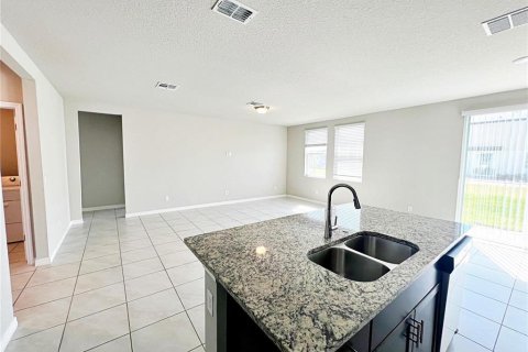 Casa en alquiler en Haines City, Florida, 3 dormitorios, 139.91 m2 № 1798353 - foto 8